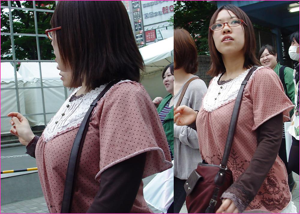 12P Various Japanese Girls on the Street pt4
