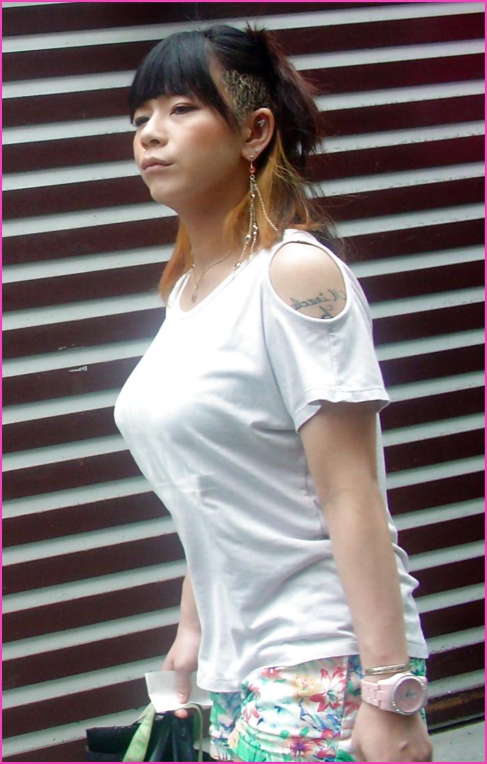 12P Various Japanese Girls on the Street pt4