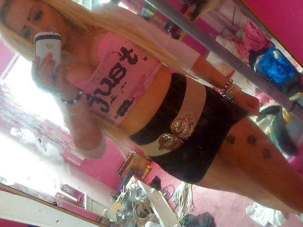 10P Sexy English Slut (Piercing)