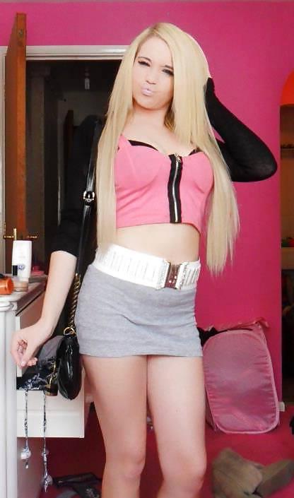 10P Sexy English Slut (Piercing)