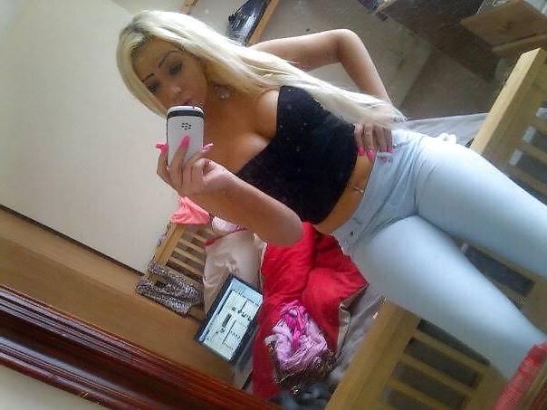 10P Sexy English Slut (Piercing)