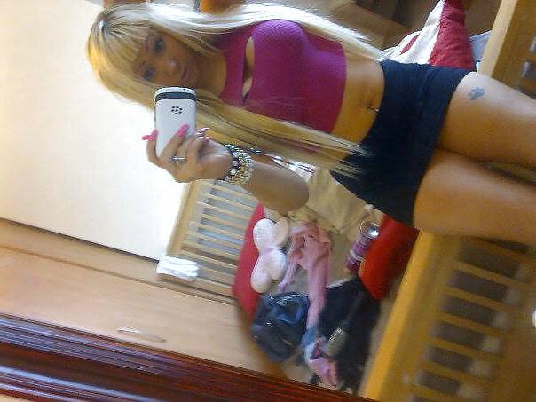 10P Sexy English Slut (Piercing)
