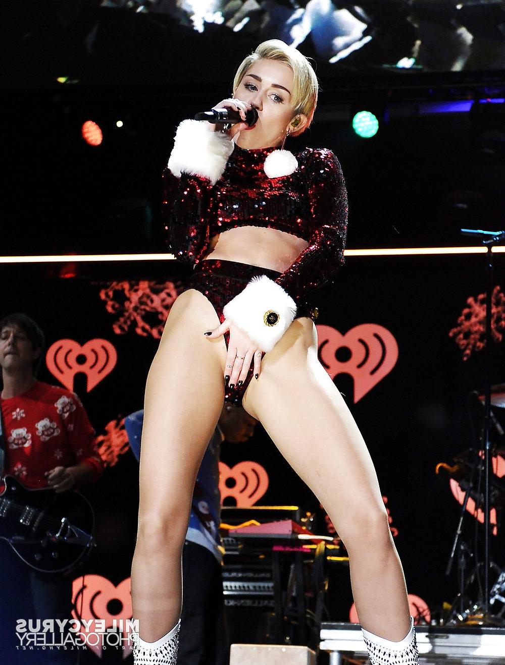 25P Miley Cyrus KIIS FM's JINGLE BALL in LA 2013 December 