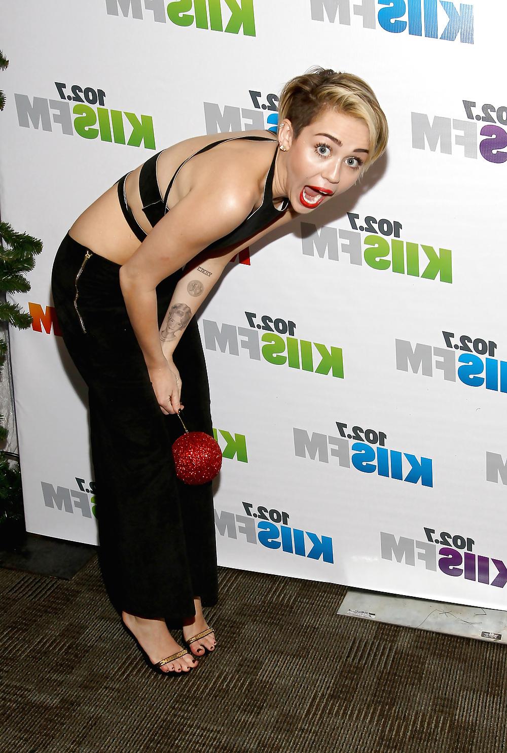 25P Miley Cyrus KIIS FM's JINGLE BALL in LA 2013 December 