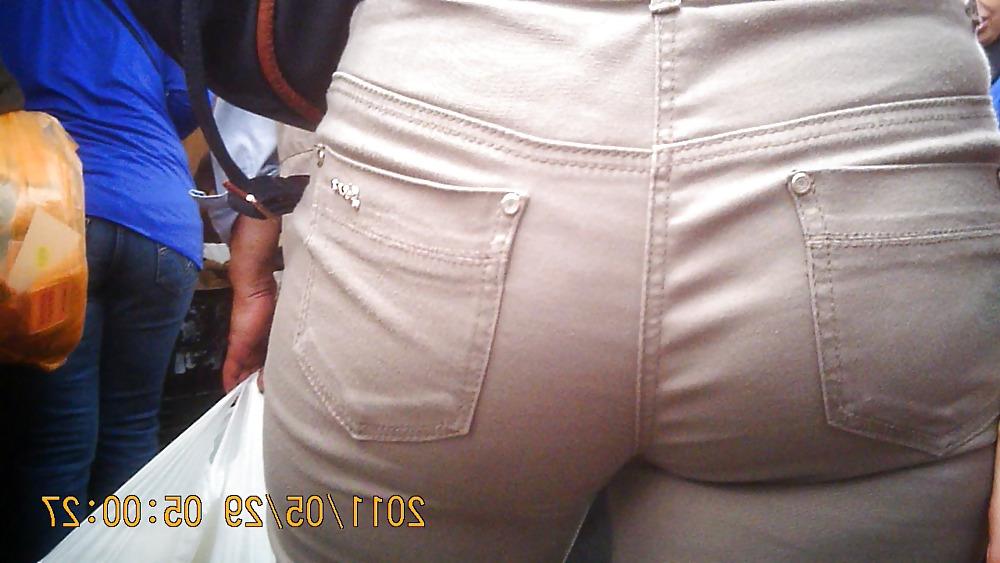 15P White Milf booty grope