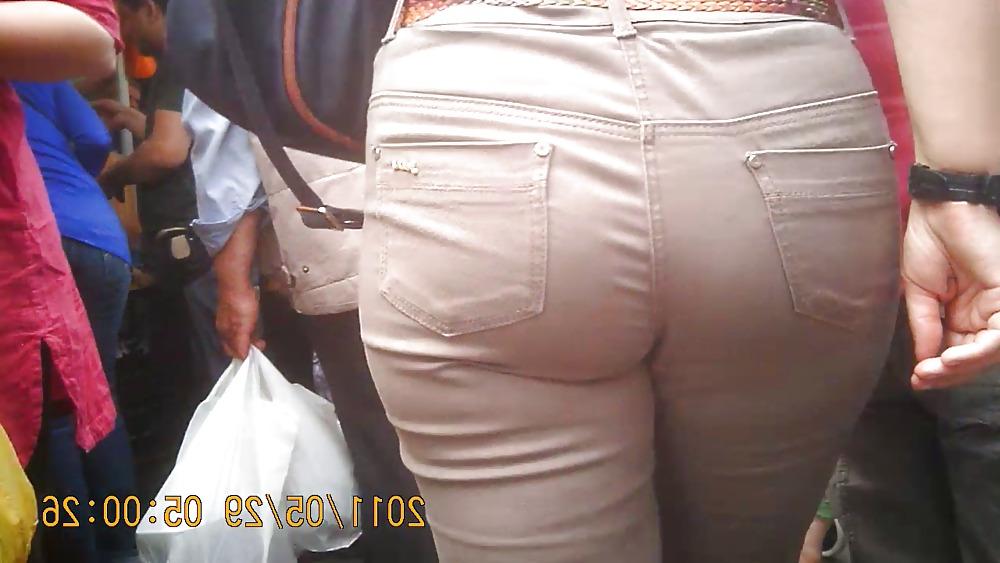 15P White Milf booty grope