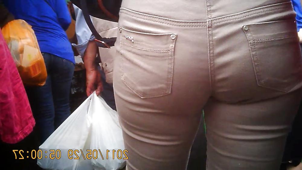15P White Milf booty grope