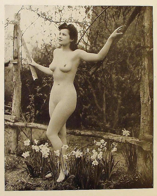 25P Erotic Photo Book 1 - Welsh Maid