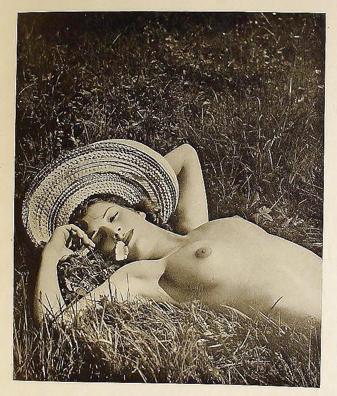 25P Erotic Photo Book 1 - Welsh Maid