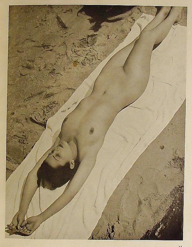 25P Erotic Photo Book 1 - Welsh Maid
