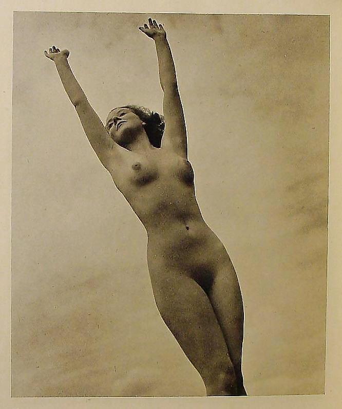 25P Erotic Photo Book 1 - Welsh Maid