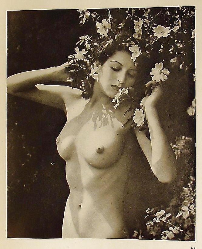 25P Erotic Photo Book 1 - Welsh Maid