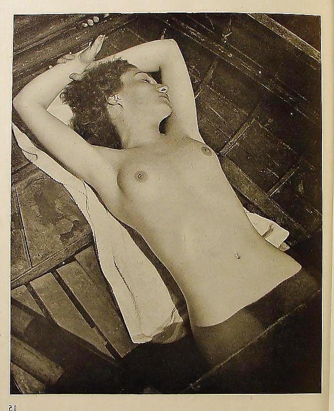 25P Erotic Photo Book 1 - Welsh Maid
