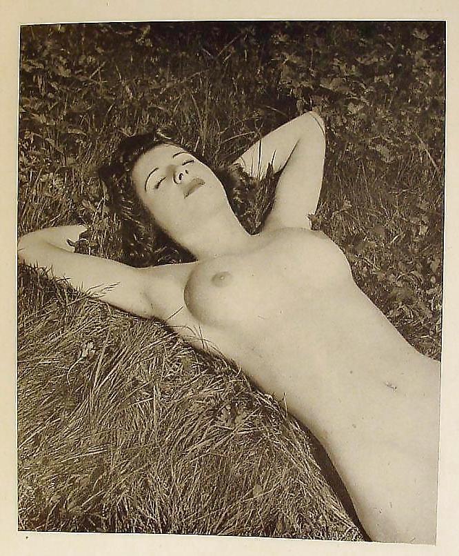 25P Erotic Photo Book 1 - Welsh Maid