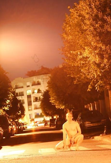 9P Naked in the street