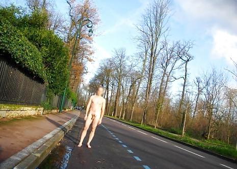 9P Naked in the street