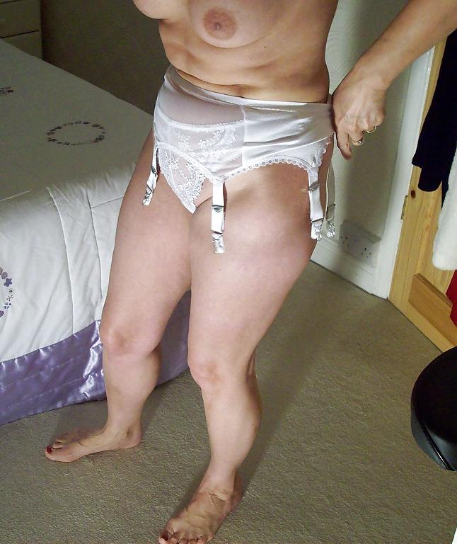 25P Girdles, stockings and some details..