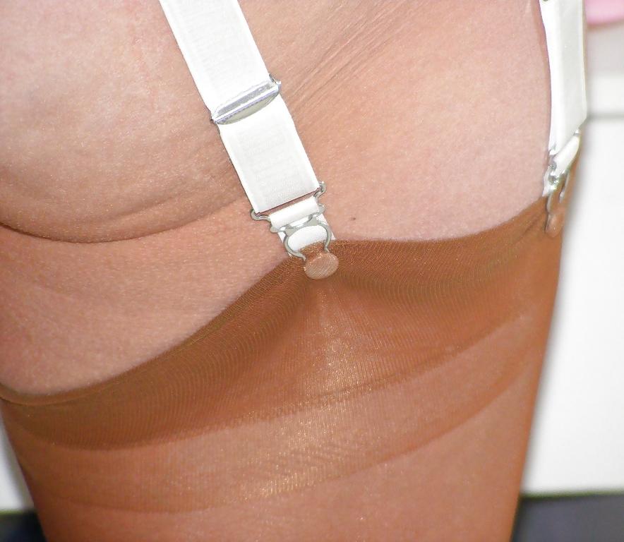 25P Girdles, stockings and some details..