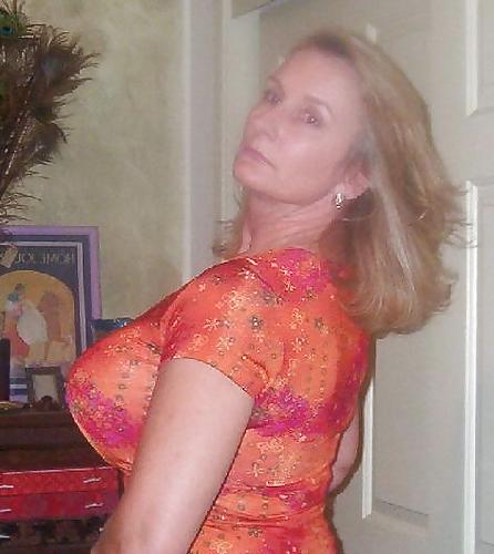 8P Blond big boobs milf