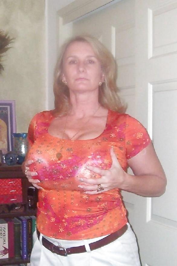 8P Blond big boobs milf