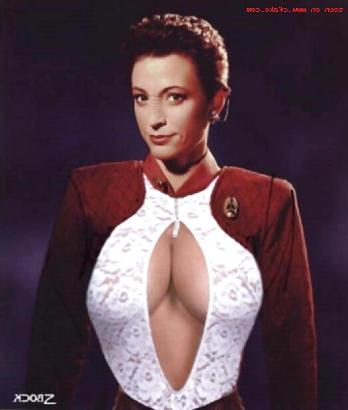 25P Scifi babes 4.