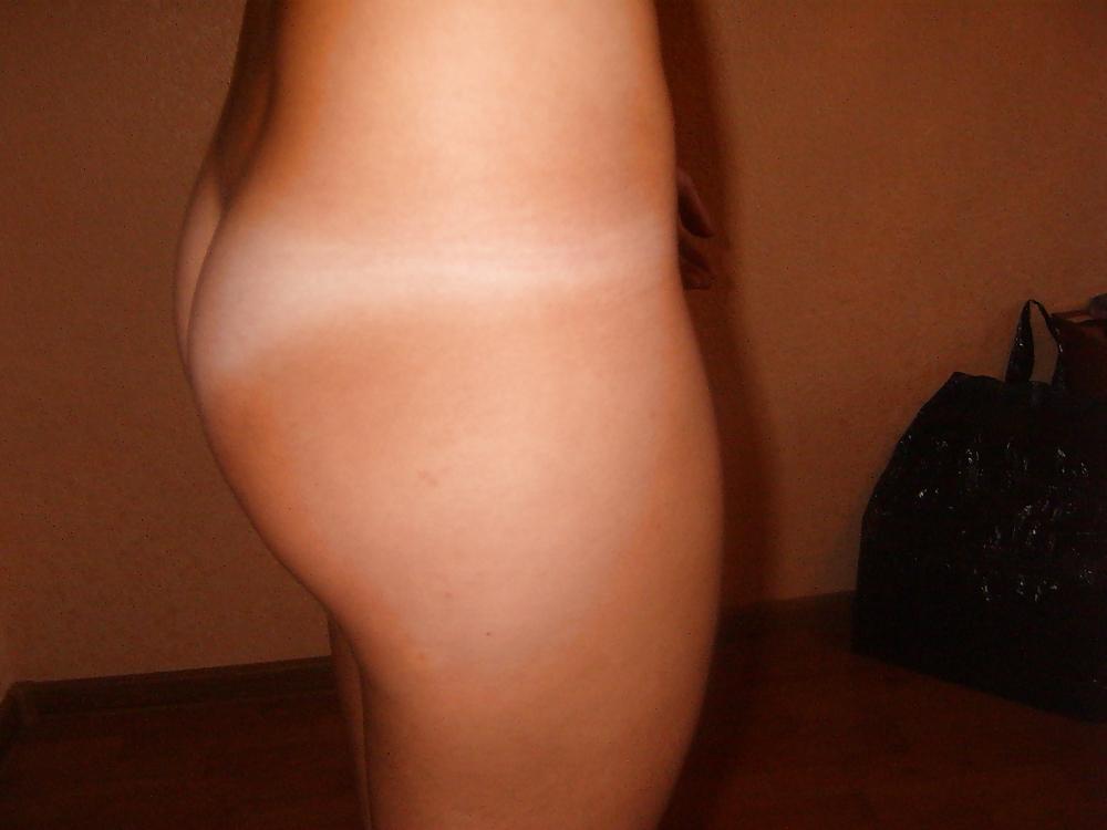 14P Her Homemade Pics : Brunette short set
