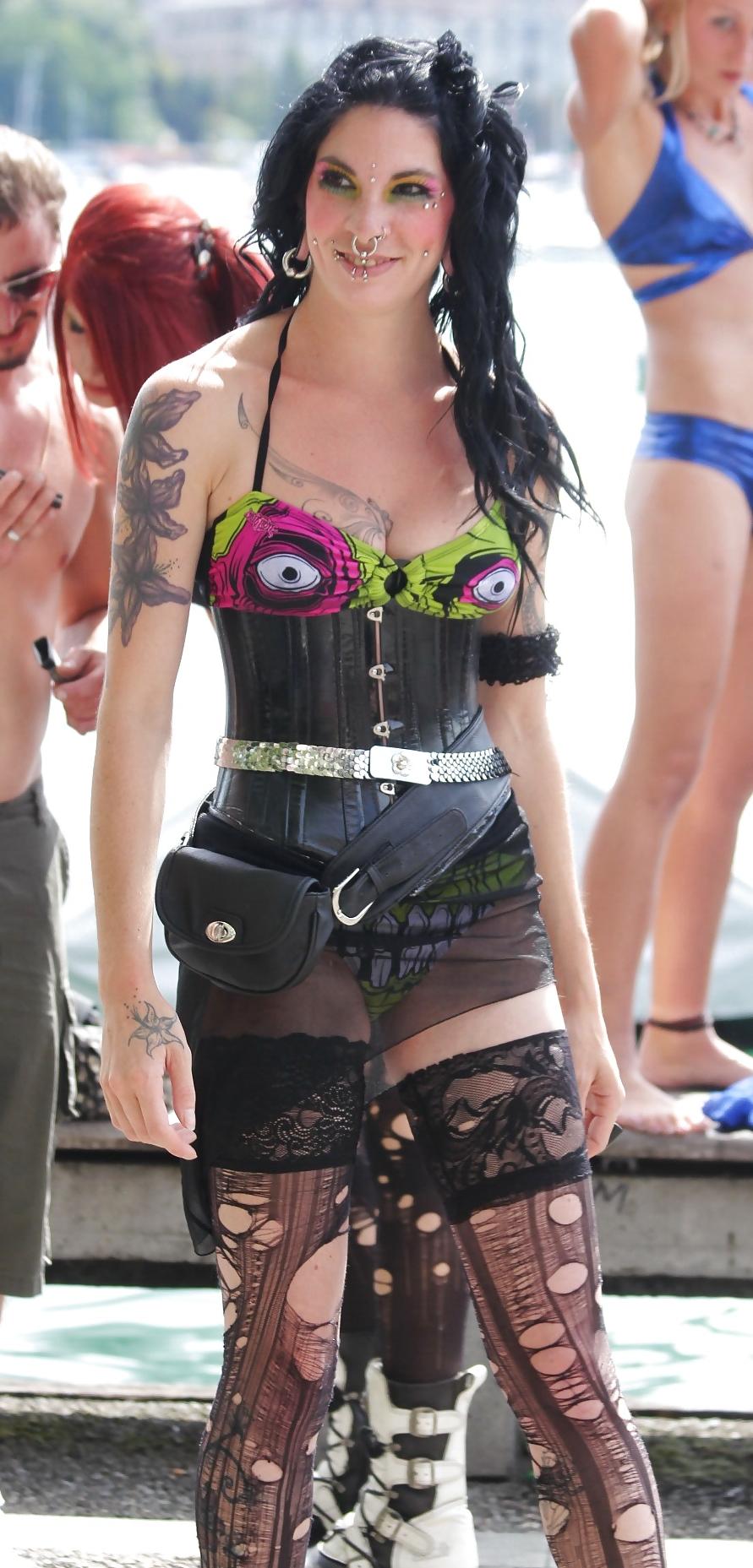 22P Emo girls