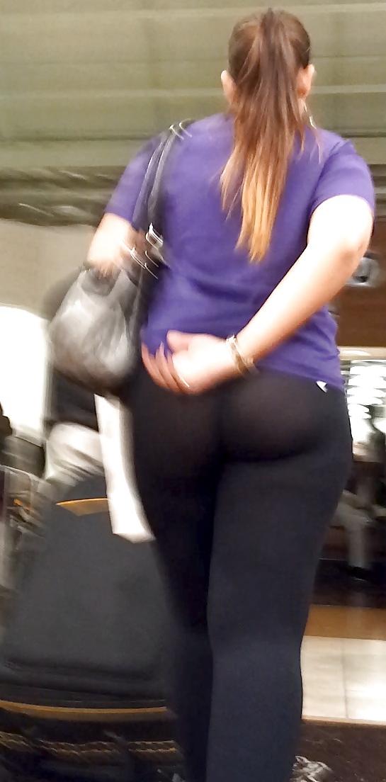 9P Fat BOOTY Latina mom in LEGGINGS voyeur candid