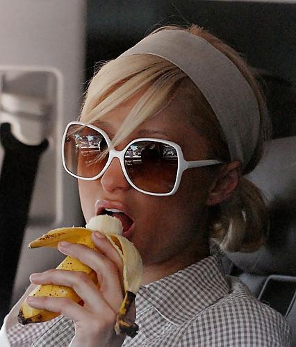25P Celebs Eating Food
