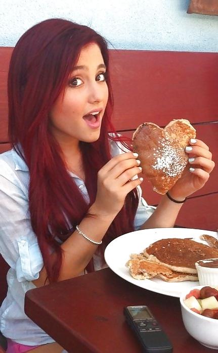 25P Celebs Eating Food