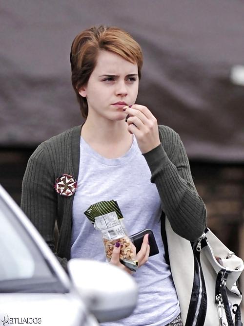 25P Celebs Eating Food