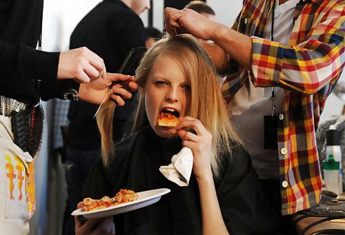 25P Celebs Eating Food