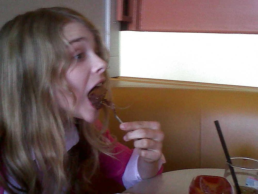 25P Celebs Eating Food