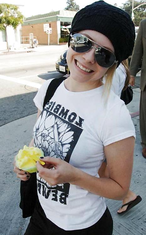 25P Celebs Eating Food