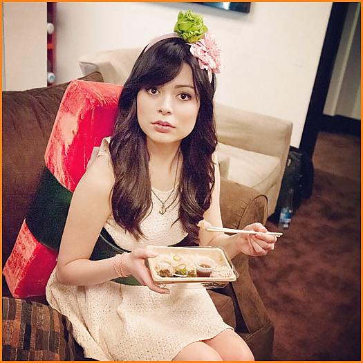 25P Celebs Eating Food