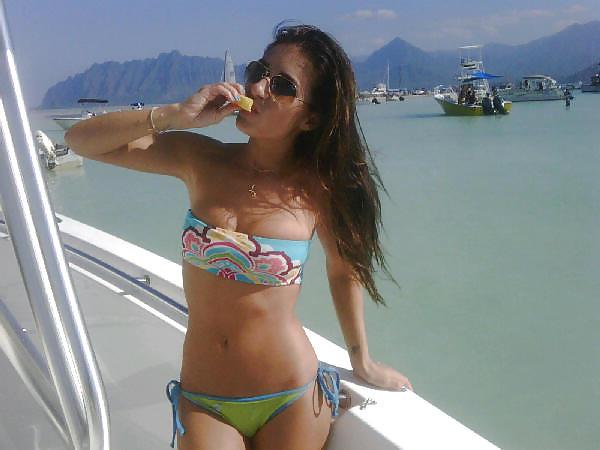 25P Celebs Eating Food