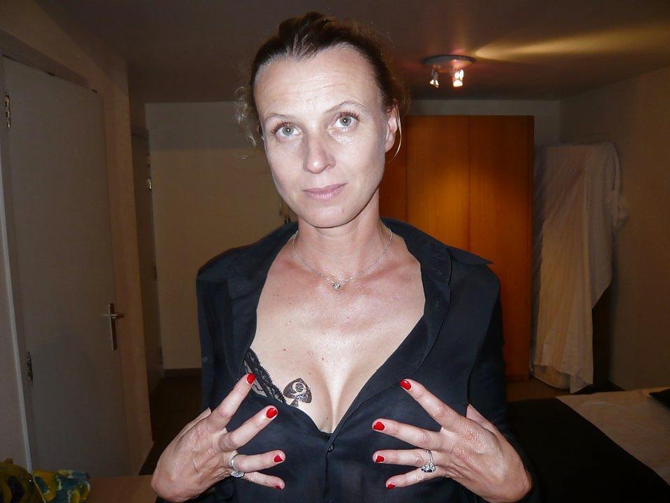 25P Frech Swinger Wife