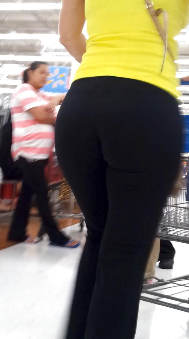 11P Nice Slim Fit MILF In YOGA Pants VOYEUR BOOTY BUTT
