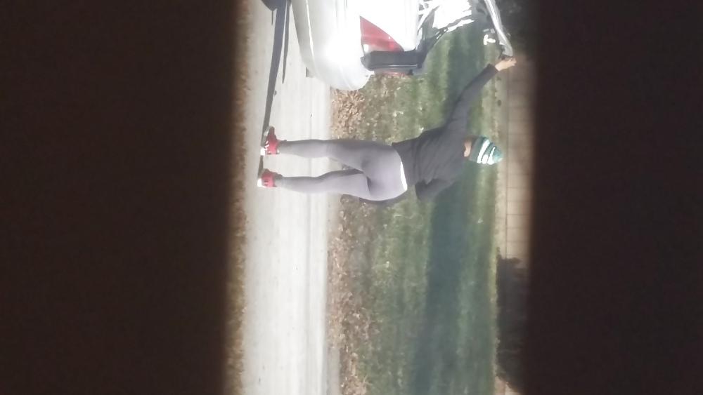 14P Nice juicy ebony booty in leggings next door