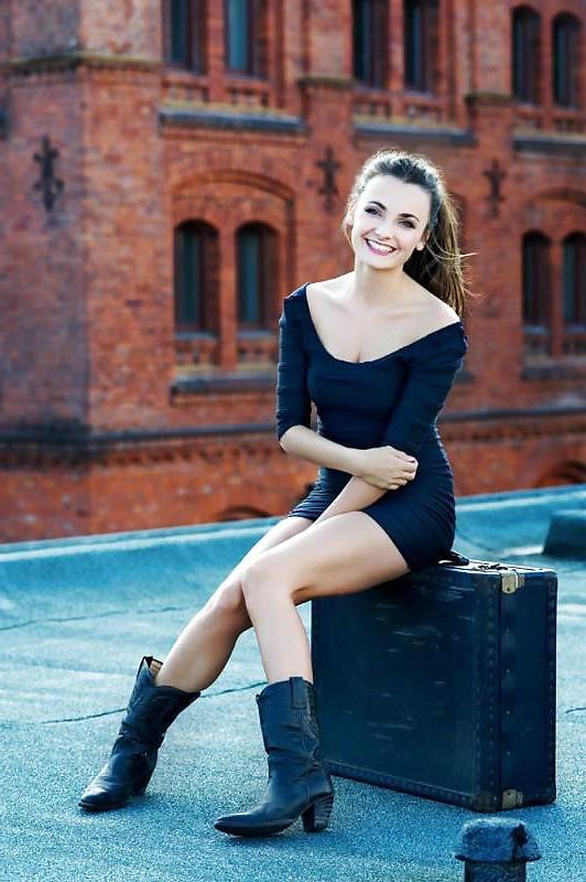 7P Paula schramm German Actress