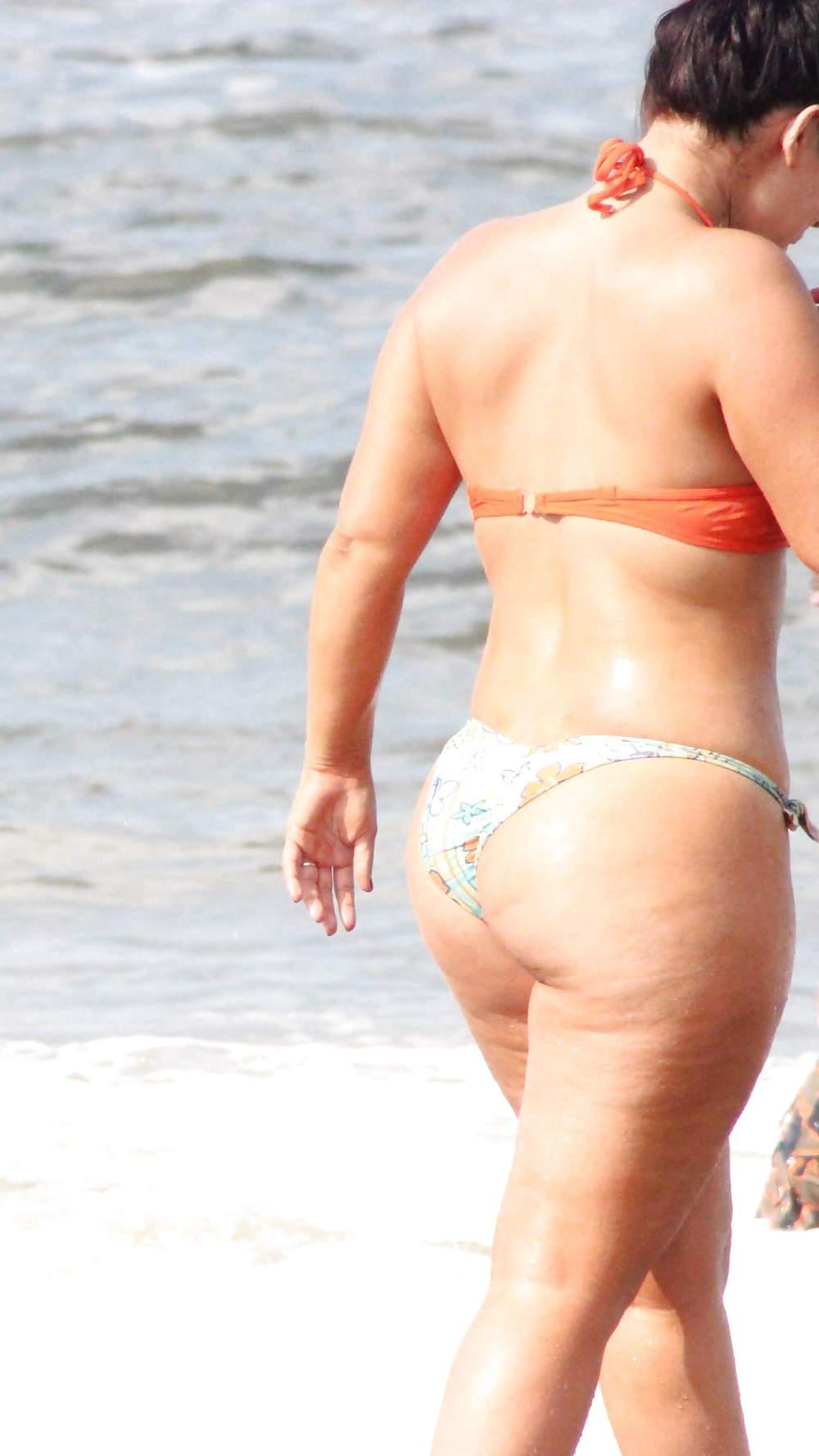 4P Big Juicy Latina Booty in Bikini