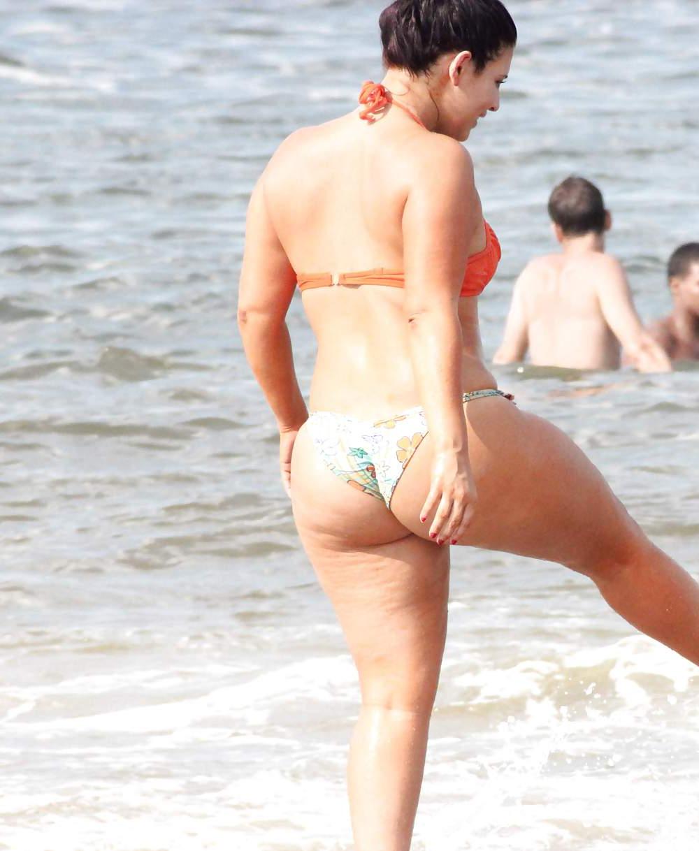 4P Big Juicy Latina Booty in Bikini