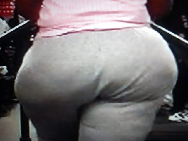 11P Big booty gilf on treadmill