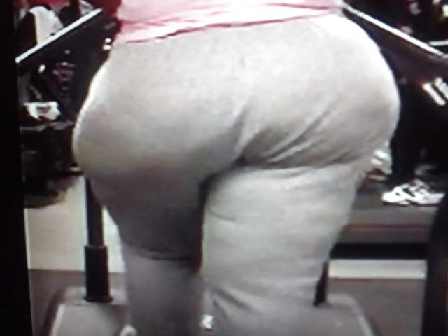 11P Big booty gilf on treadmill