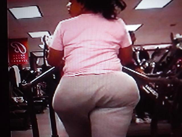 11P Big booty gilf on treadmill