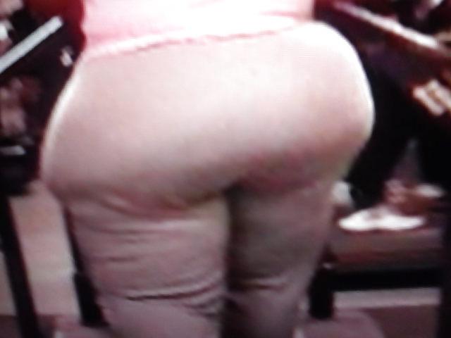 11P Big booty gilf on treadmill