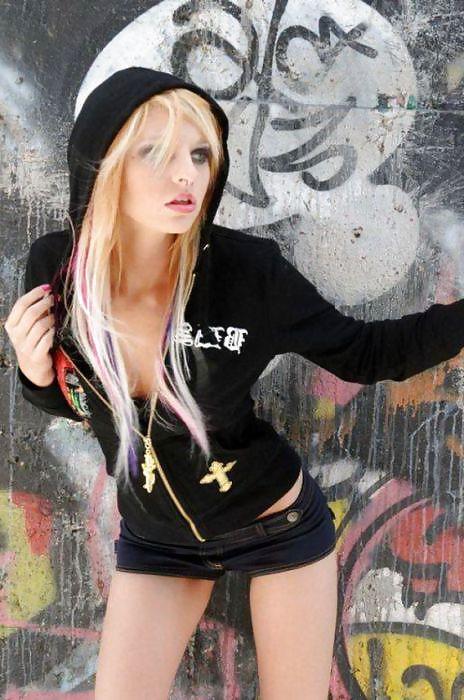 21P Jolies emo girls
