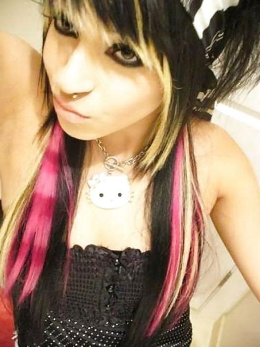 21P Jolies emo girls