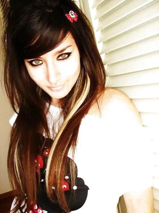 21P Jolies emo girls