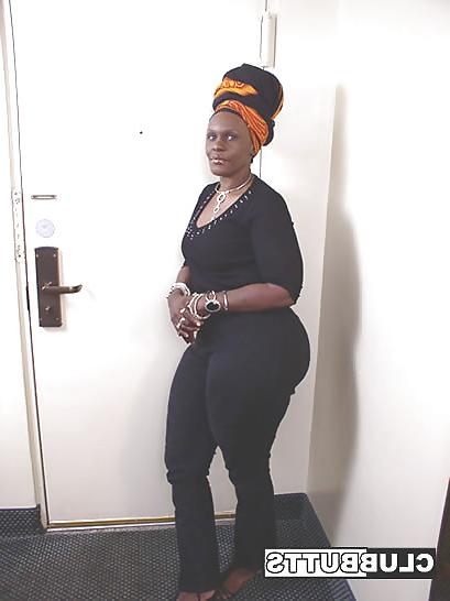 23P Big booty mama Isis